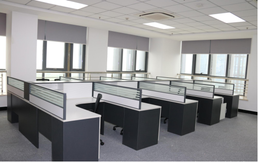 多雨季節，辦公（gōng）家具防（fáng）潮除（chú）濕很（hěn）重（chóng）要